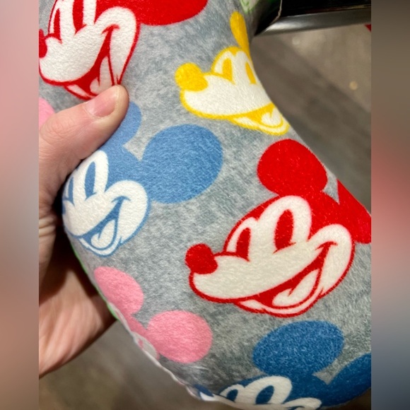 Mickey Mouse Memory Foam travel pillow - Picture 5 of 6